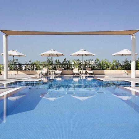 Moevenpick Hotel Apartments Al Mamzar Dubaj Exteriér fotografie The swimming pool at the hotel