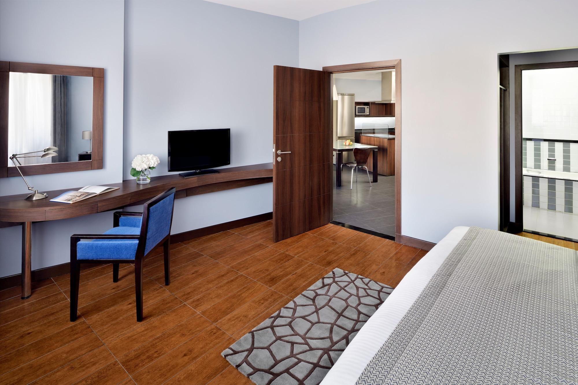 Moevenpick Hotel Apartments Al Mamzar Dubaj Exteriér fotografie A typical bedroom at the residence halls