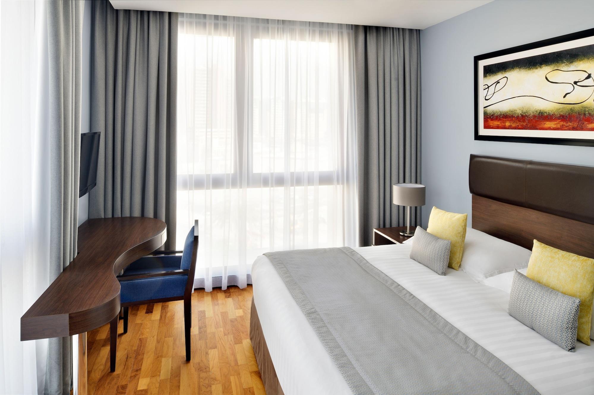 Moevenpick Hotel Apartments Al Mamzar Dubaj Exteriér fotografie A typical room at the hotel