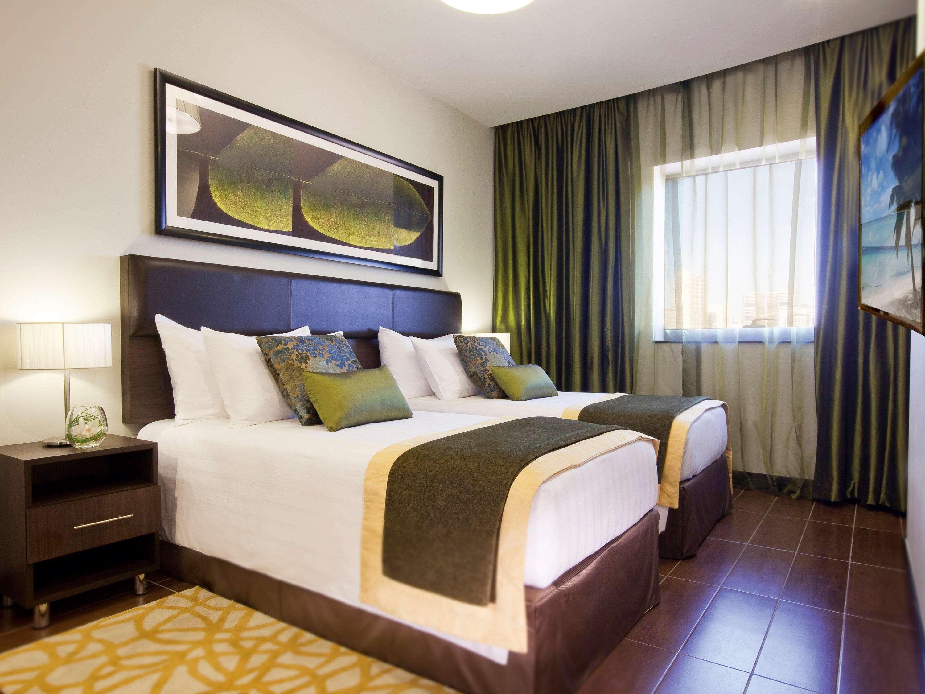 Moevenpick Hotel Apartments Al Mamzar Dubaj Exteriér fotografie A bedroom at the hotel