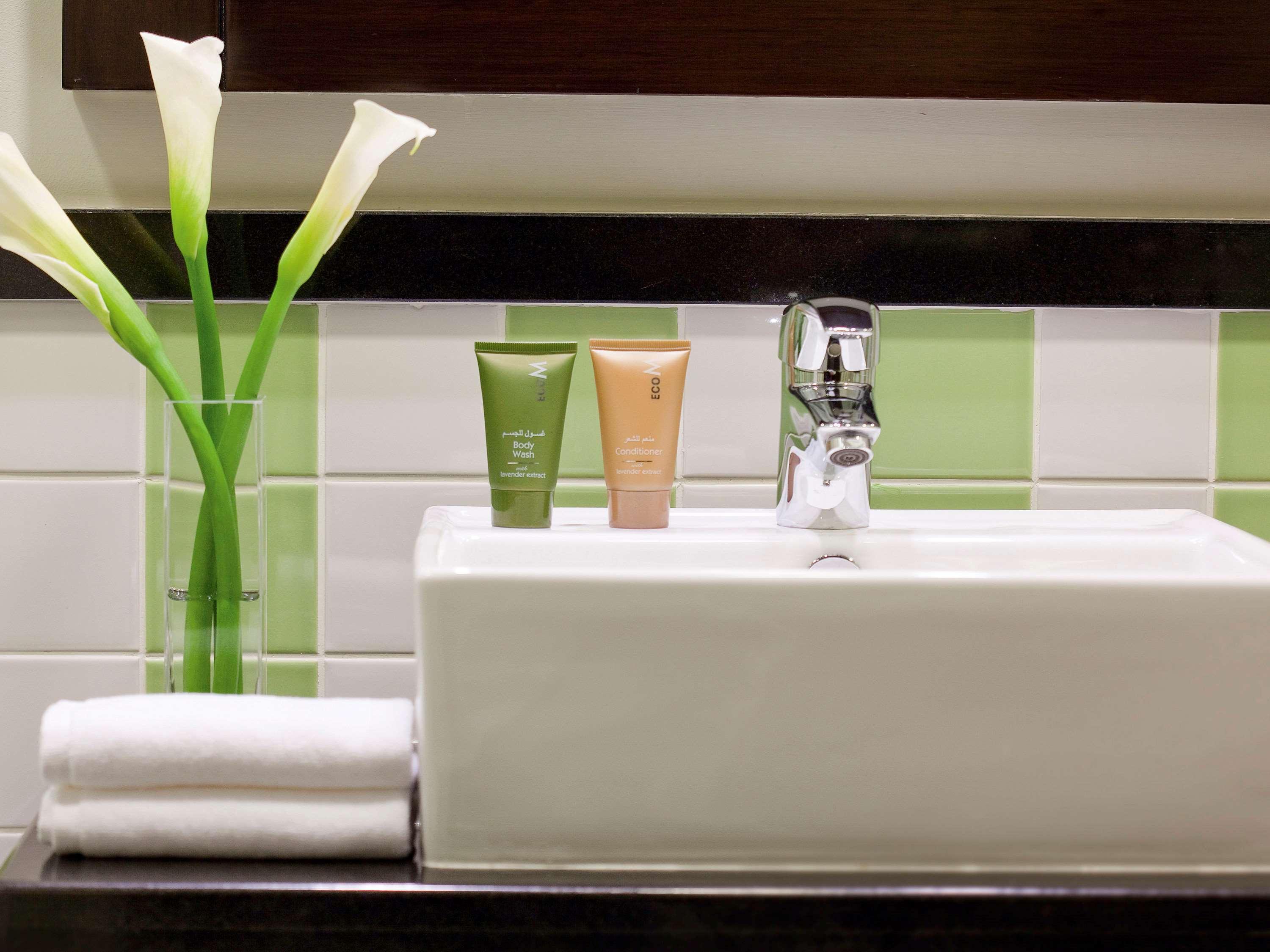 Moevenpick Hotel Apartments Al Mamzar Dubaj Exteriér fotografie Bathroom amenities
