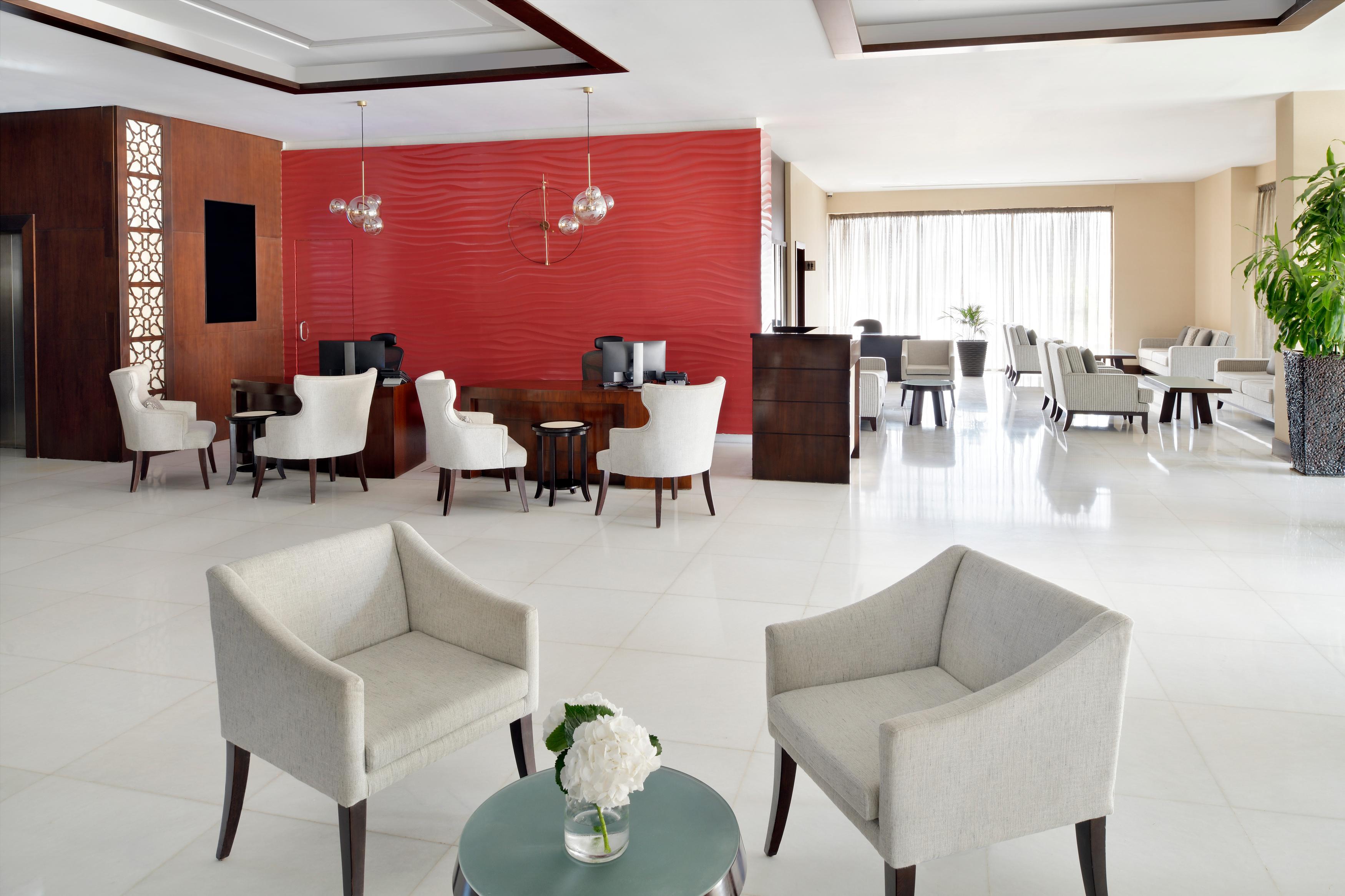 Moevenpick Hotel Apartments Al Mamzar Dubaj Exteriér fotografie Lobby
