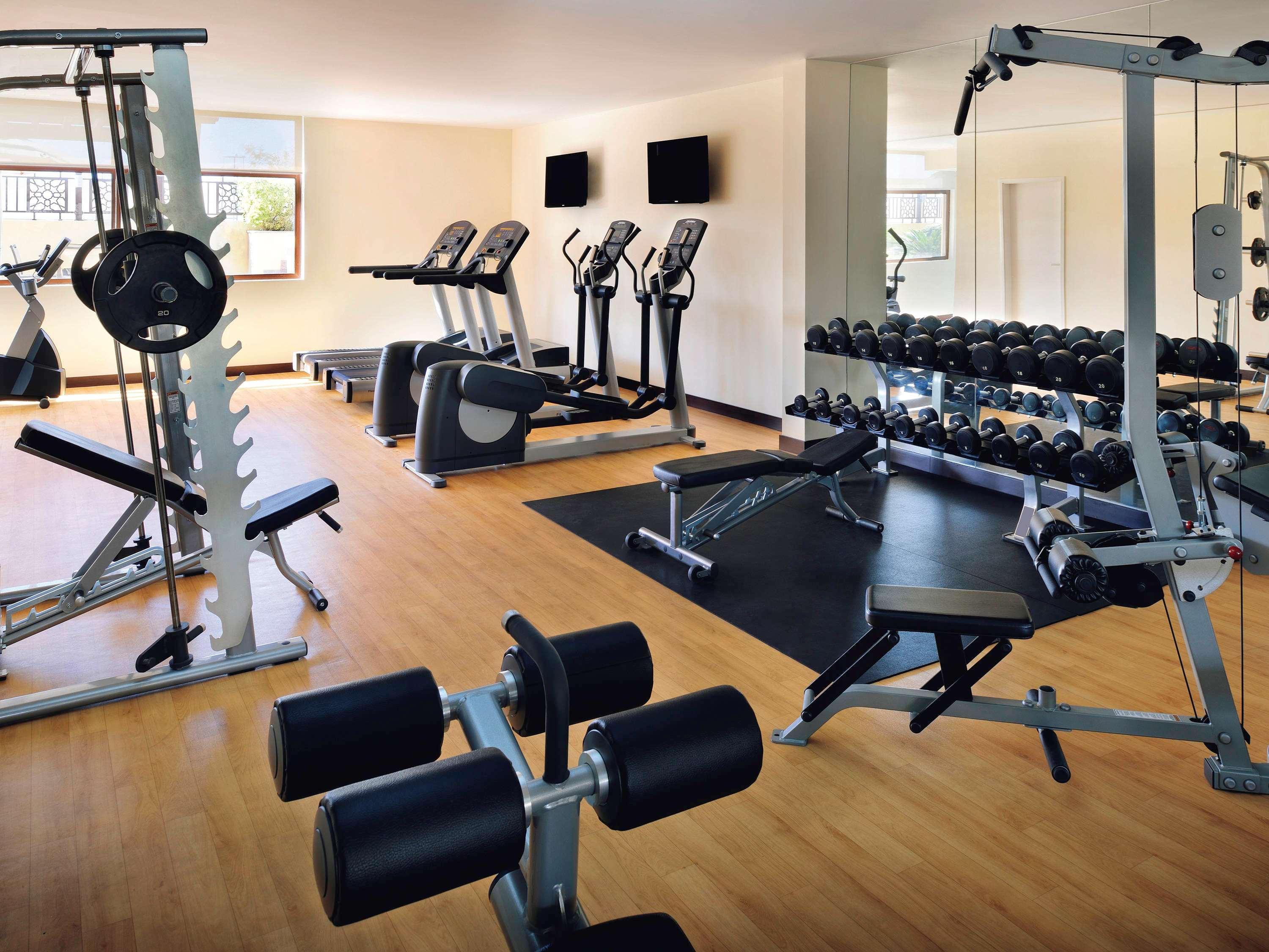 Moevenpick Hotel Apartments Al Mamzar Dubaj Exteriér fotografie A typical gym
