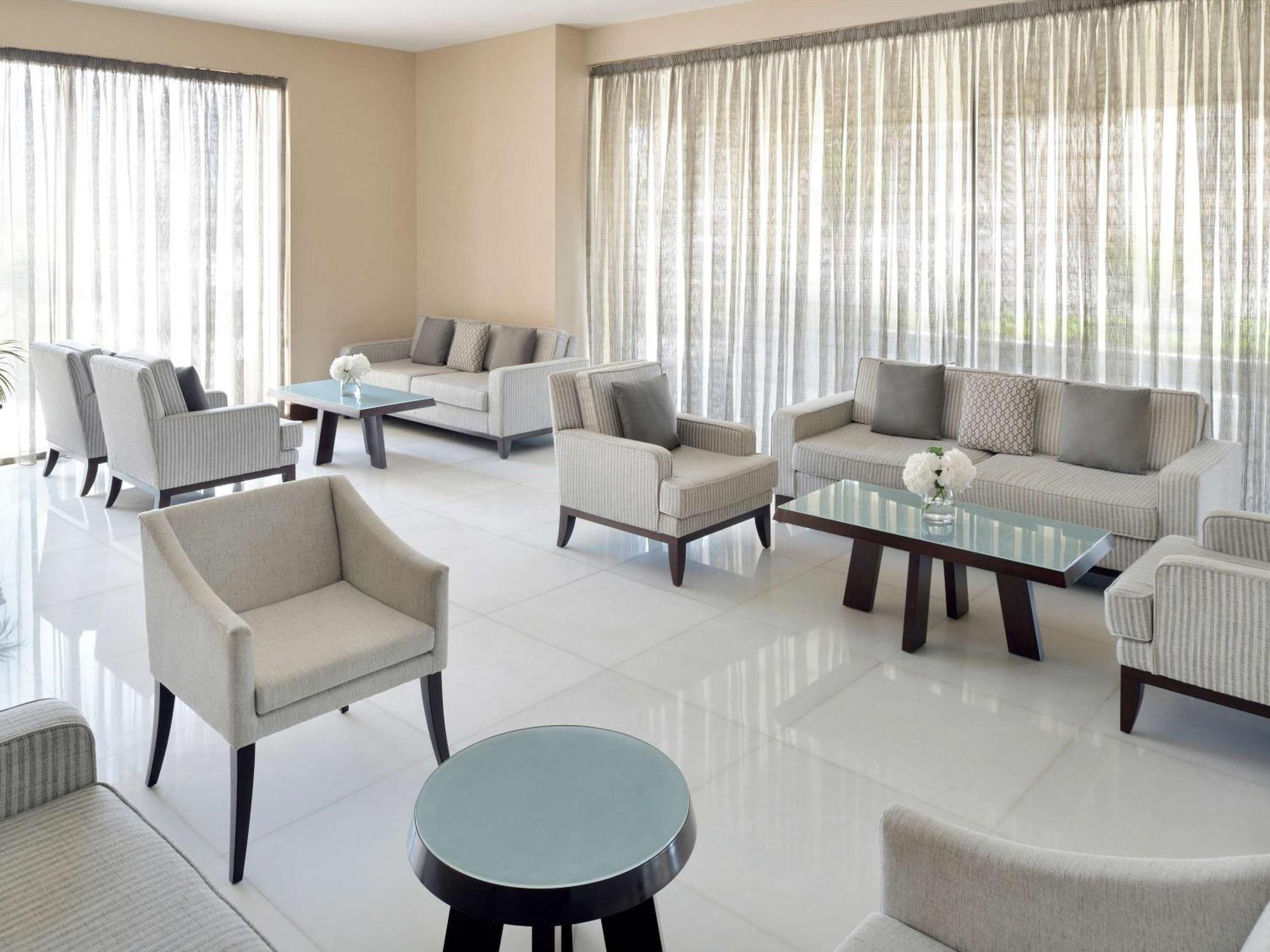 Moevenpick Hotel Apartments Al Mamzar Dubaj Exteriér fotografie Interior of the hotel