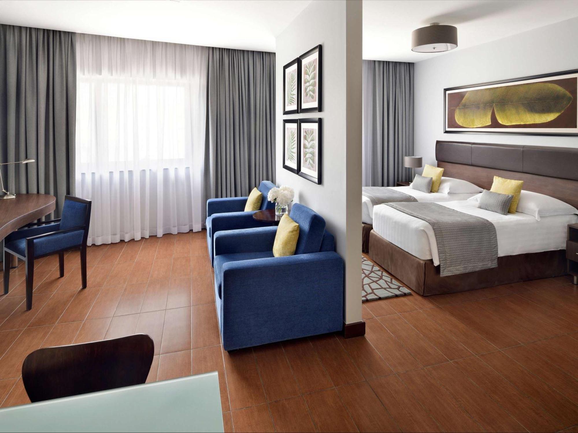 Moevenpick Hotel Apartments Al Mamzar Dubaj Exteriér fotografie A room at the hotel