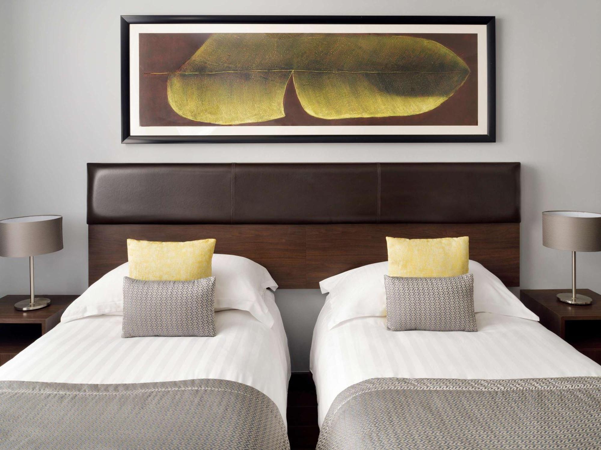 Moevenpick Hotel Apartments Al Mamzar Dubaj Exteriér fotografie A room at the hotel