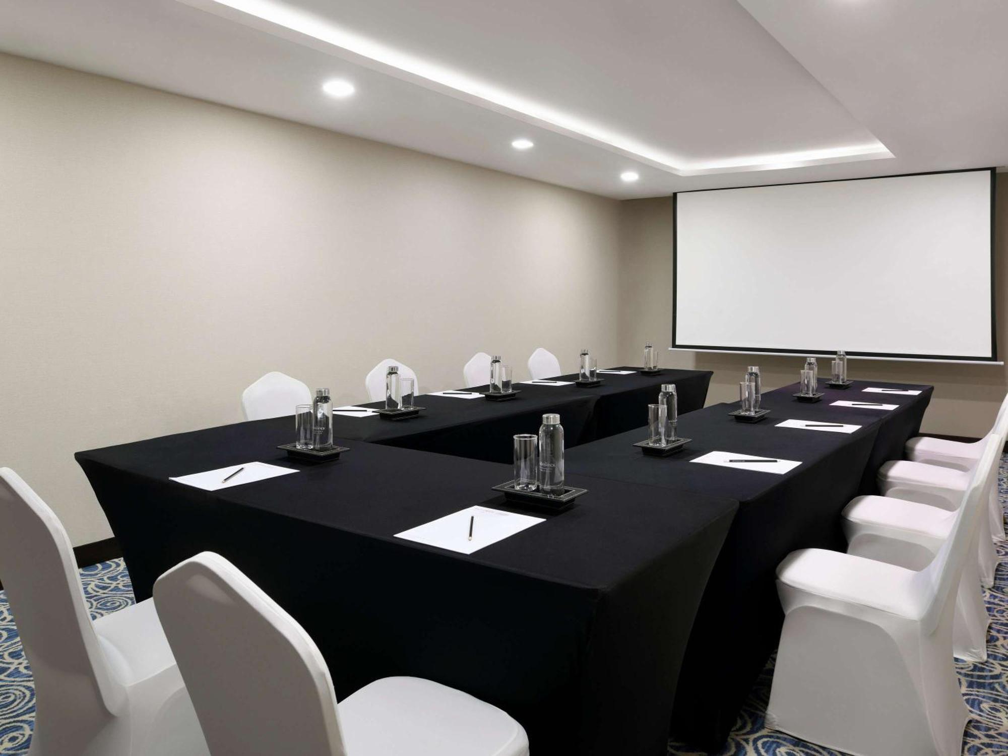 Moevenpick Hotel Apartments Al Mamzar Dubaj Exteriér fotografie Meeting room