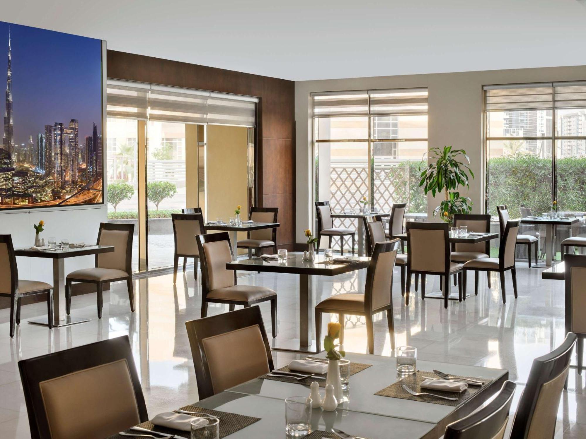 Moevenpick Hotel Apartments Al Mamzar Dubaj Exteriér fotografie The restaurant