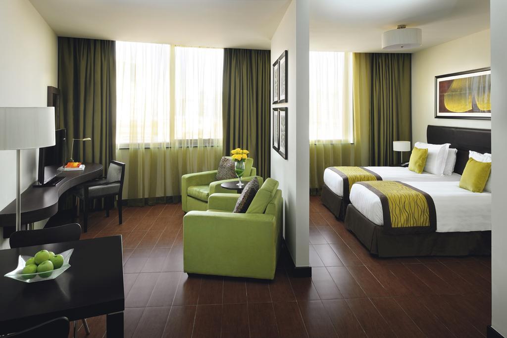 Moevenpick Hotel Apartments Al Mamzar Dubaj Exteriér fotografie A typical room at the hotel