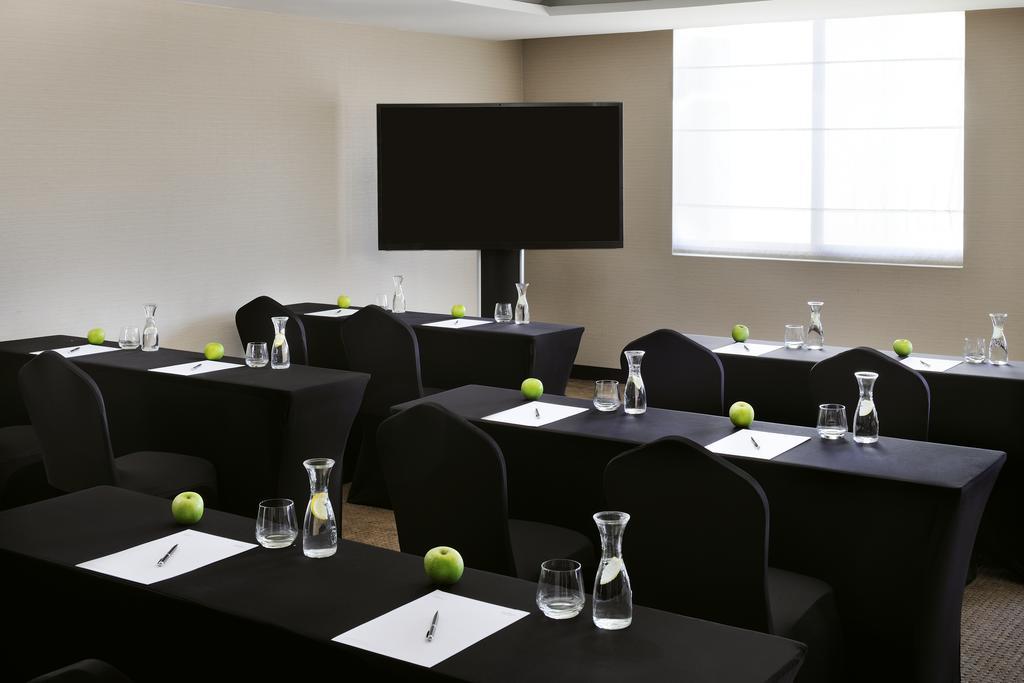 Moevenpick Hotel Apartments Al Mamzar Dubaj Exteriér fotografie Meeting room